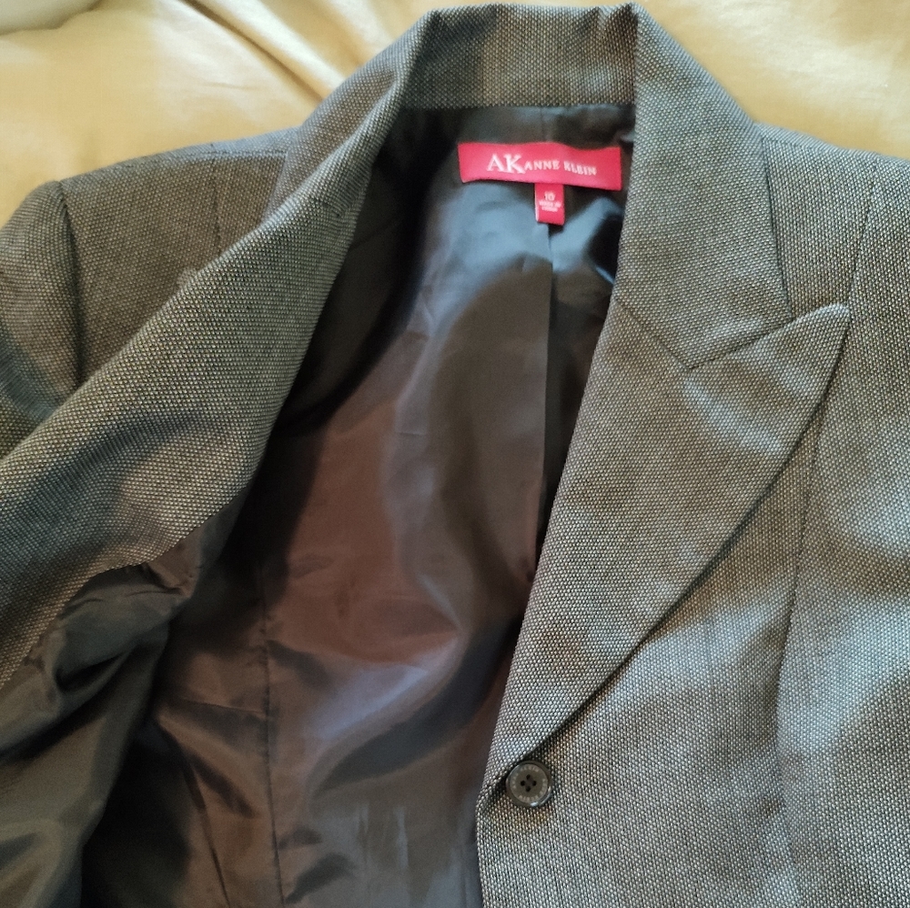 Anne Klein blazer. Tiny black and white checks. 3 buttons. Women's 10. - Picture 7 of 16